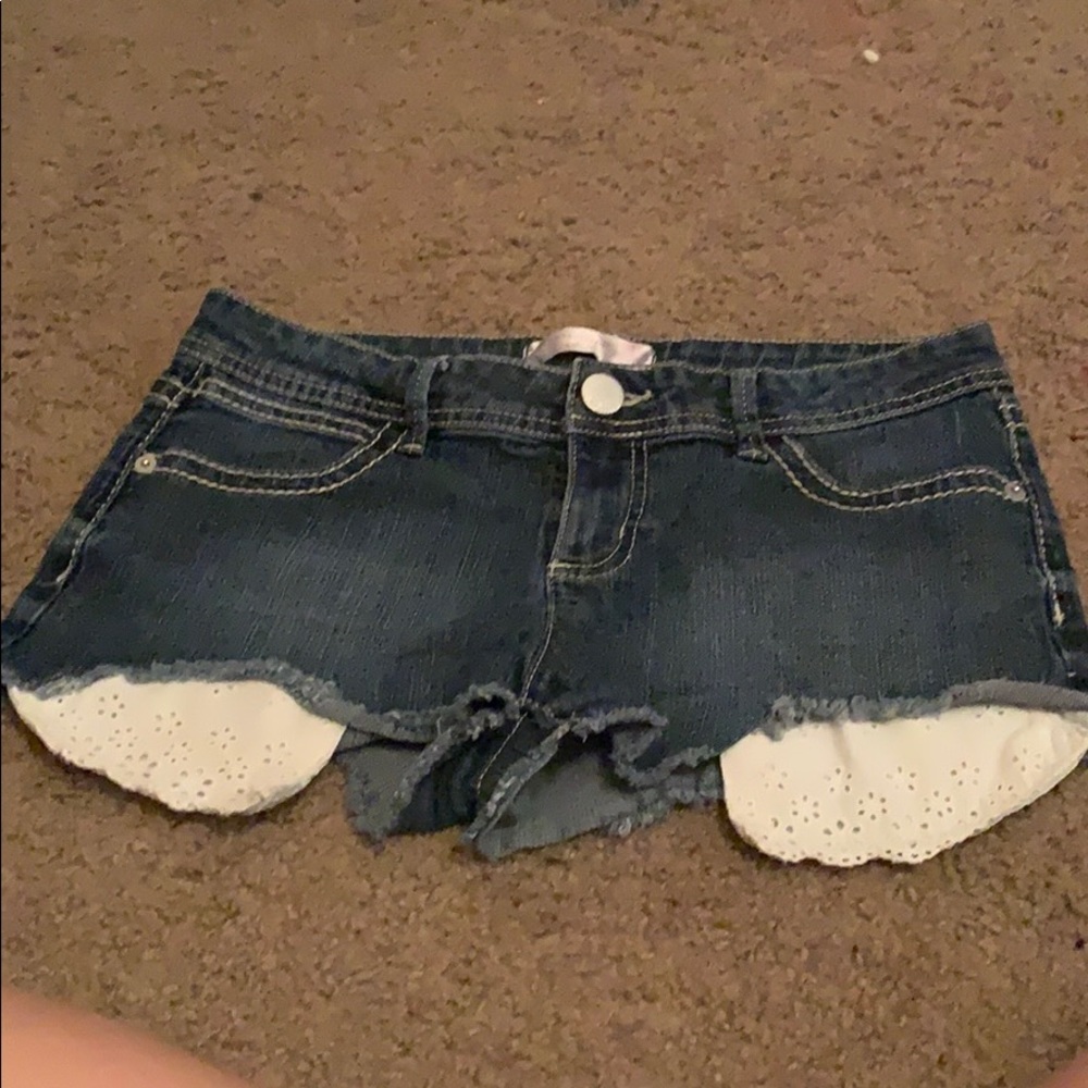 Jean shorts with flower lace pockets